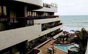 Flat completo a beira mar com vista exuberante no Blue Marlin Apartments